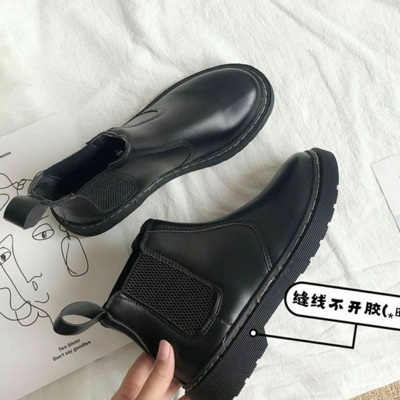 Womens Black Chunky Heel Short Chelsea Ankle Boot - US 6.5 - Picture 1 of 6